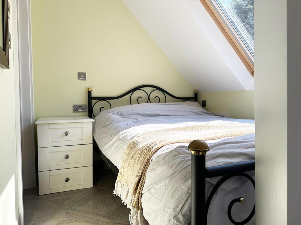 Forest Studio Apartment Gated Parking On 2 Acres Garden チズルハースト エクステリア 写真