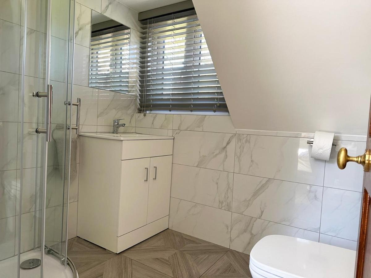 Forest Studio Apartment Gated Parking On 2 Acres Garden チズルハースト エクステリア 写真
