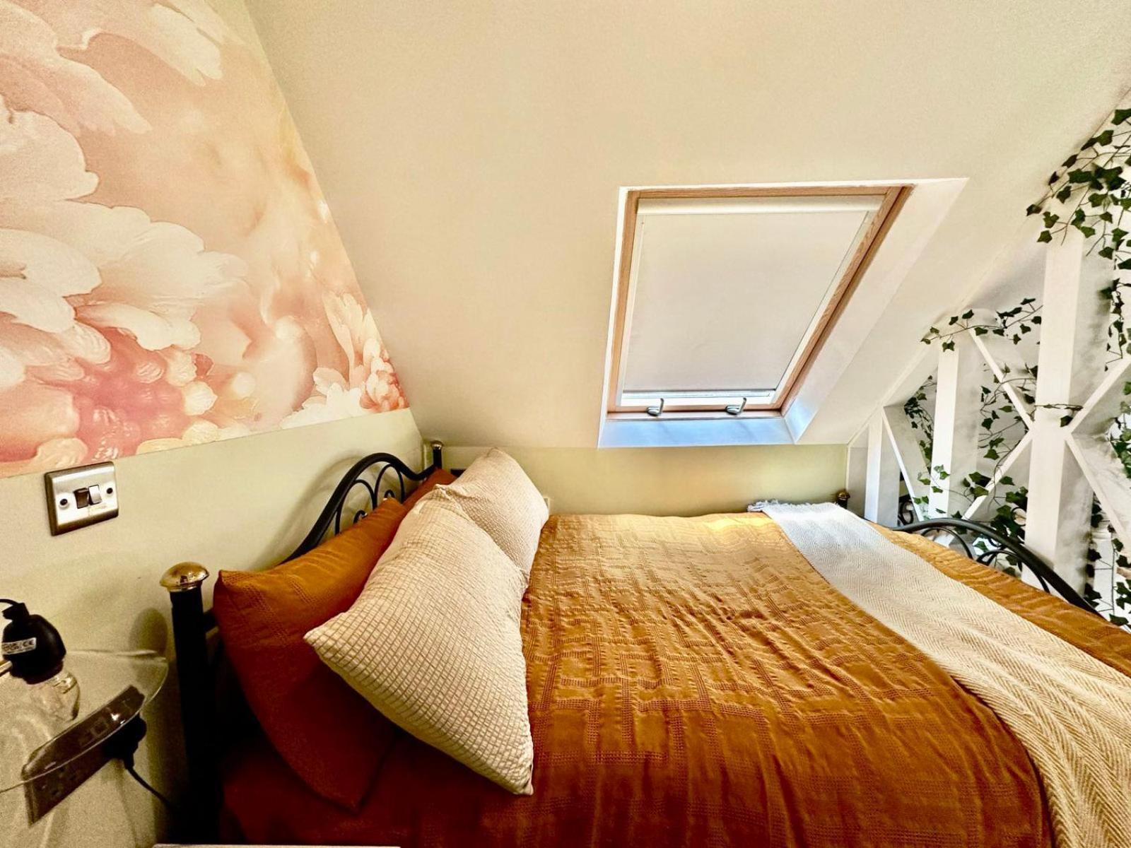 Forest Studio Apartment Gated Parking On 2 Acres Garden チズルハースト エクステリア 写真